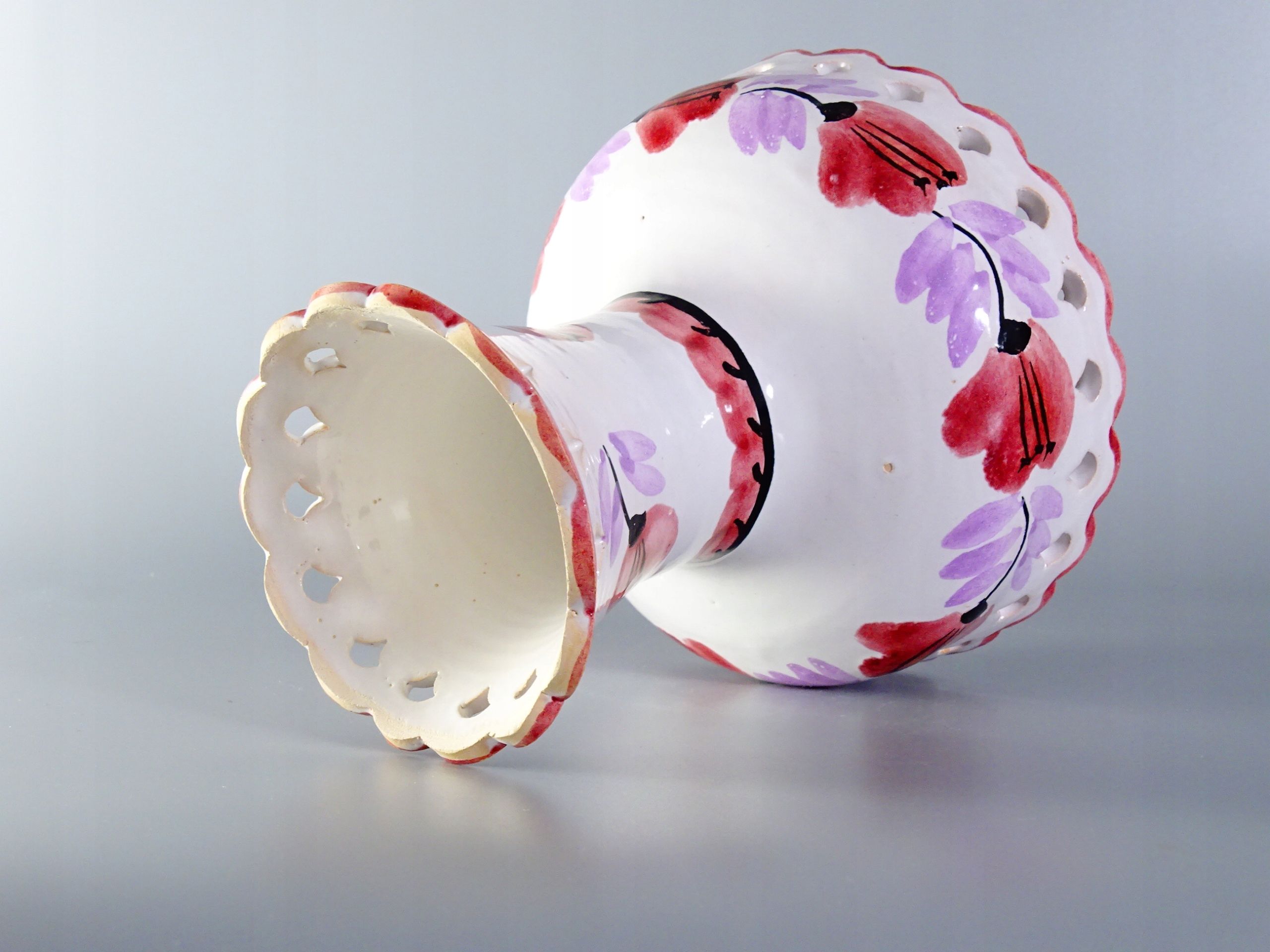ręcznie wykonana ceramiczna patera na nodze