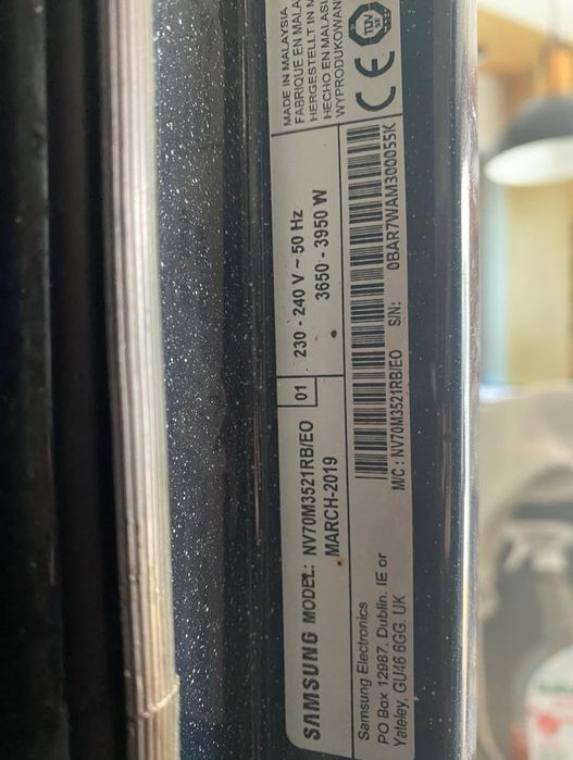 Sprzedam 6-letni piekarnik Samsung dual cook do zabudowy. 
Wizualnie s