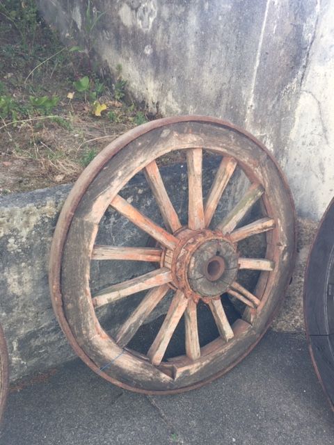 Carroça antiga em madeira