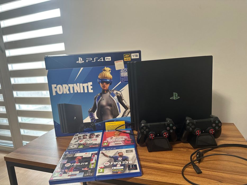 Playstation 4 pro 1 tb 2 pady