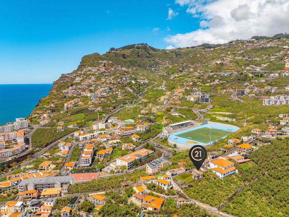 Moradia Tradicional com Projeto Aprovado em Câmara de Lobos