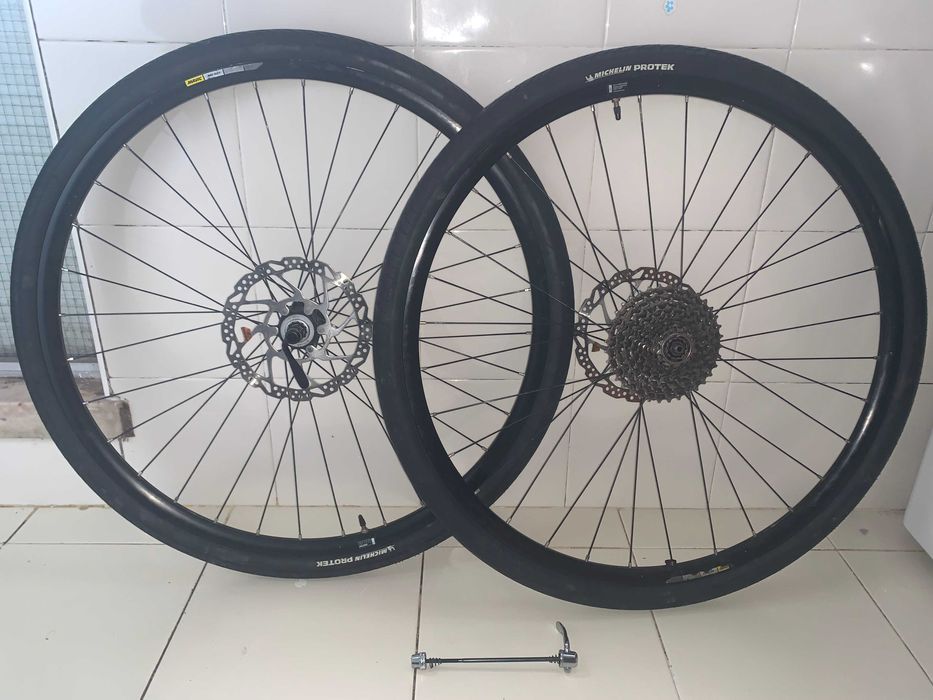 Rolo de treino Elite Force Elastogel + 2 rodas Mavic Xc completas