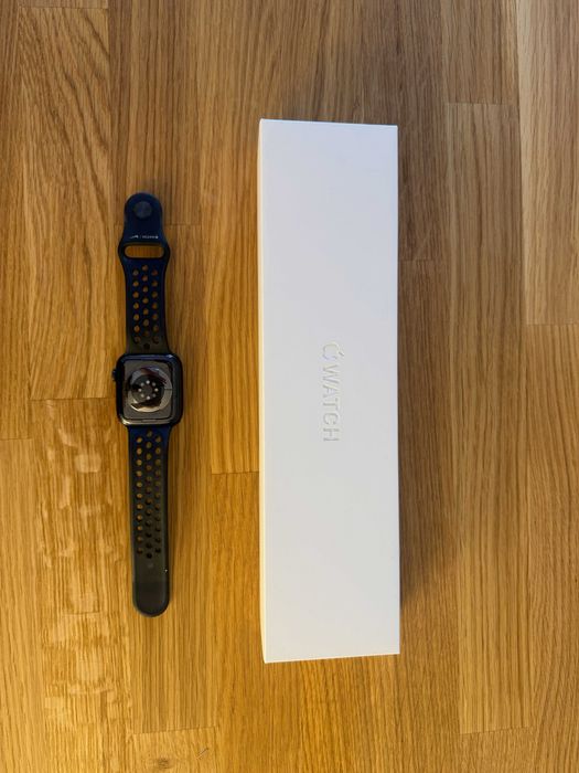 Apple Watch Series 8 GPS + Cellular / 45 mm / Nike Edition