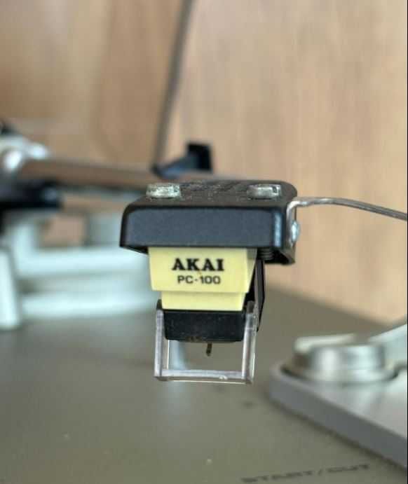 Gira discos - Akai AP100