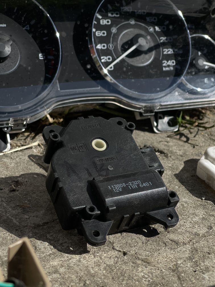 Реле омивача скла  реле склоочисника  Subaru outback br br b14 2.0 d L