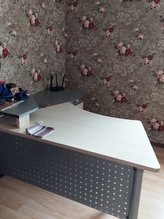 Набір меблів кабінет офісний, стіл, крісло, шафи