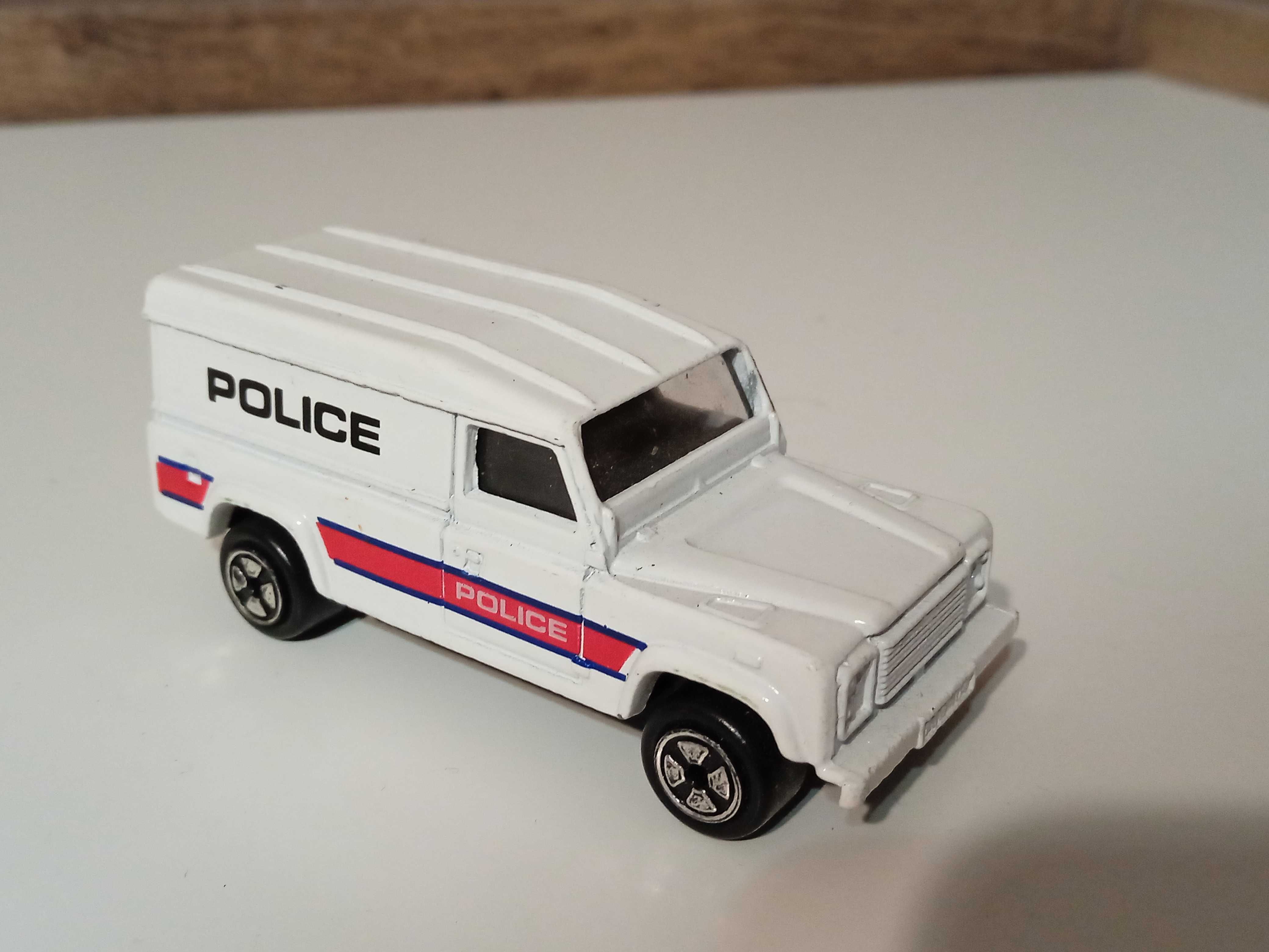 model Land Rover Defender Police