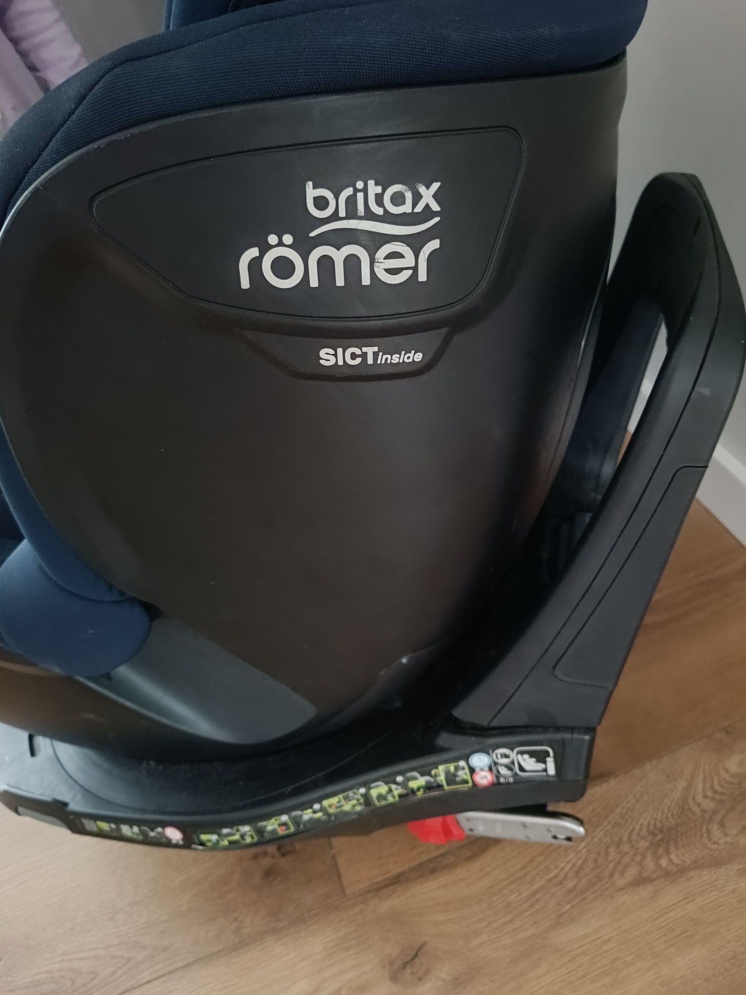 Fotelik Britax Romer Dualfix M i-size obrotowy z bazą Isofix