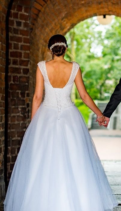 Suknia ślubna w kształcie A