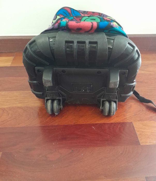 MOCHILA escolar com rodinhas