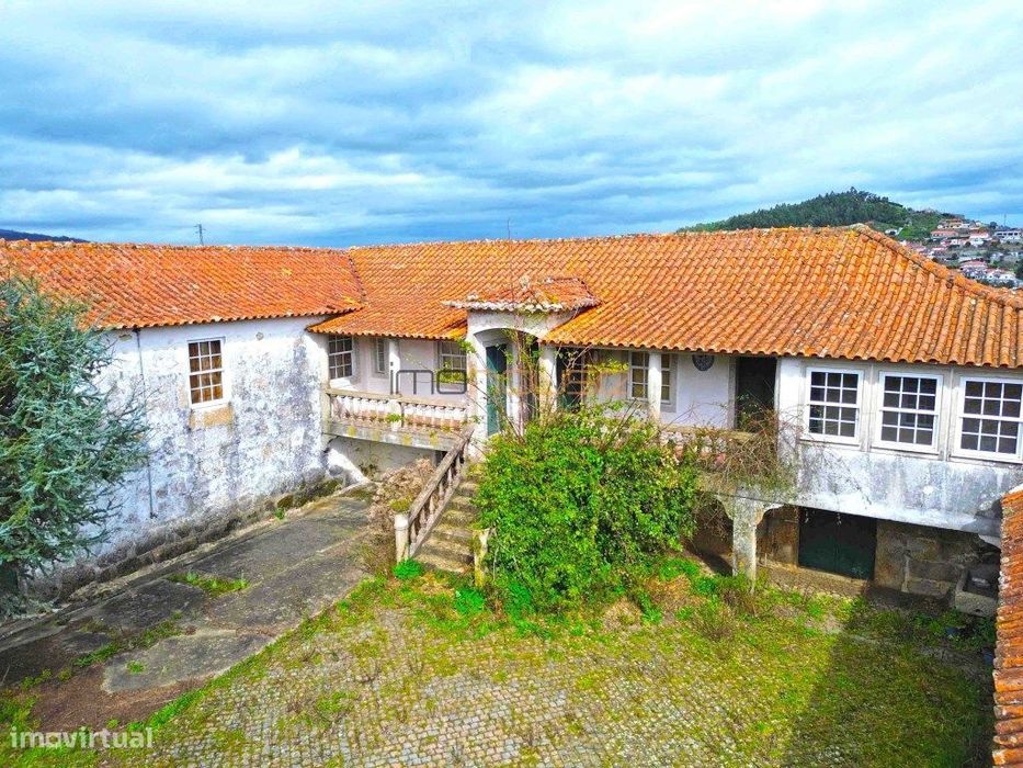Casa centenária - Castelo de Paiva
