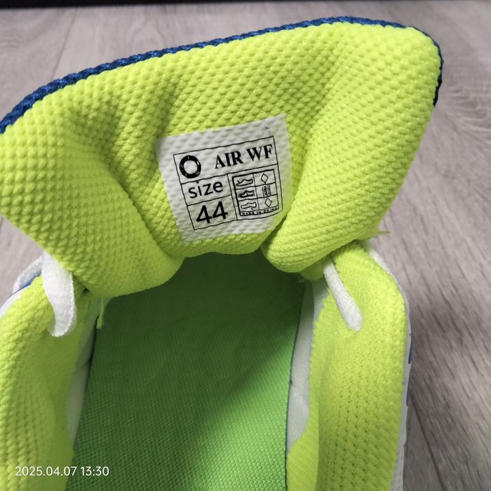 Кросівки всесезонні