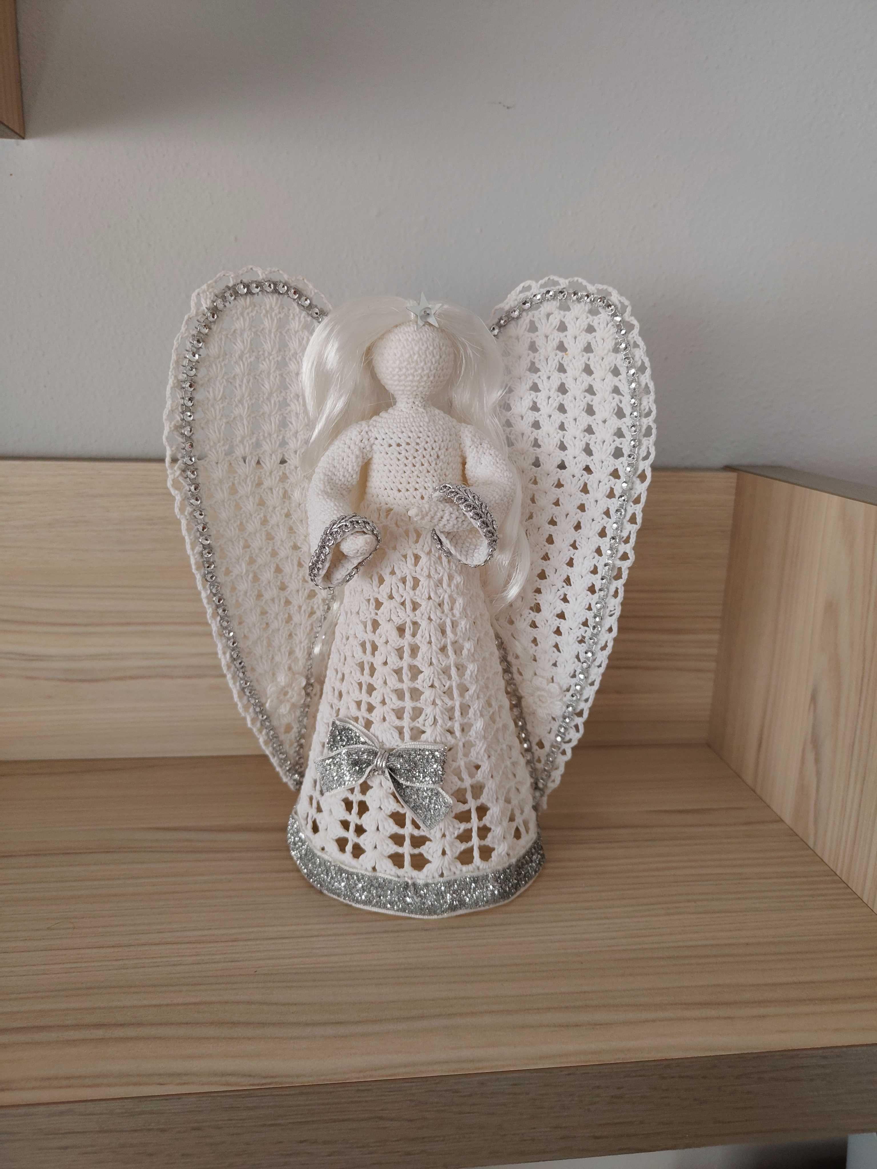 Anioł wyszywany na szydełku 25 cm