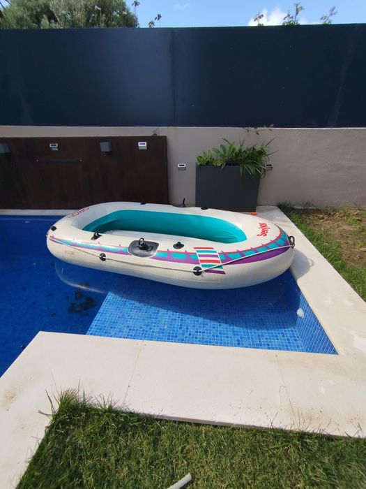 Tenda, barco, mesa e acessório para higiene