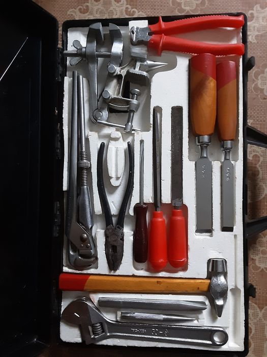 Набор слесарных инструментов СССР в пластиковом чемоданчике