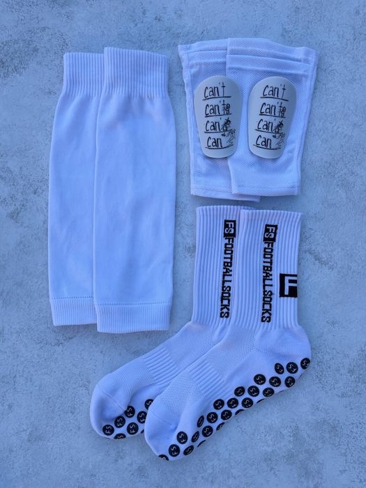 Набір футбольні щитки ; гетри-обрізки ; шкарпетки ; тримачі для щитків