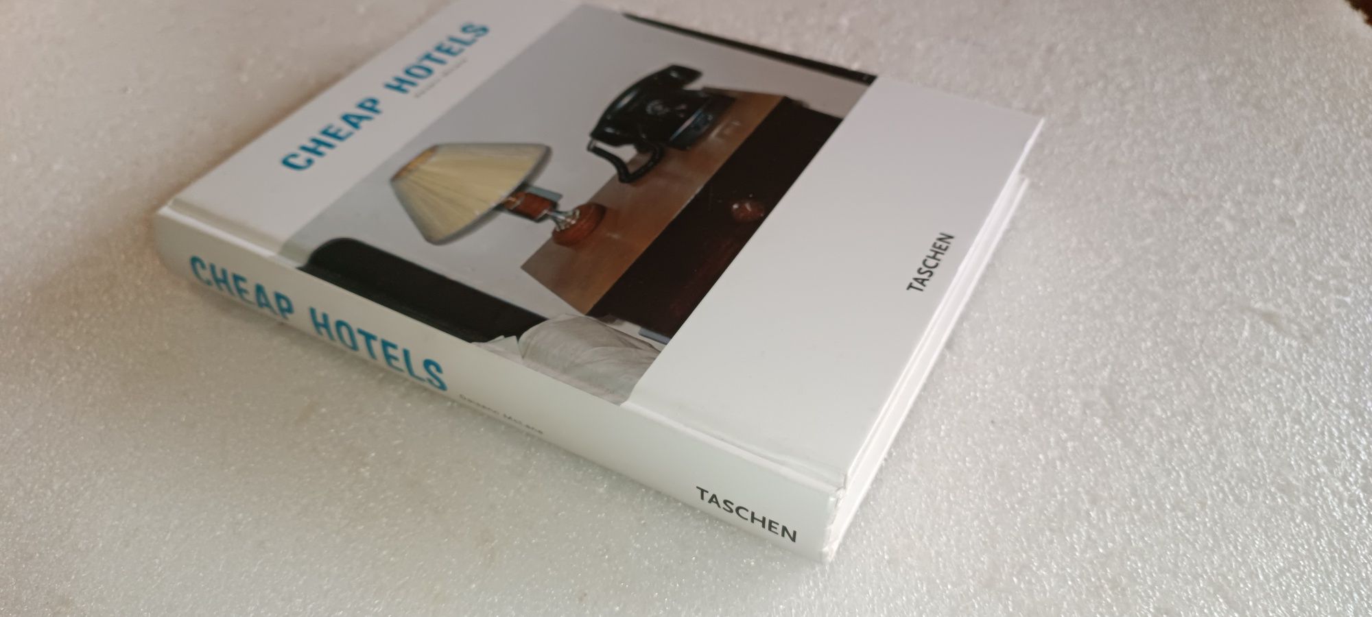 antigo livro da taschen Cheap Hotels by Daisann McLane