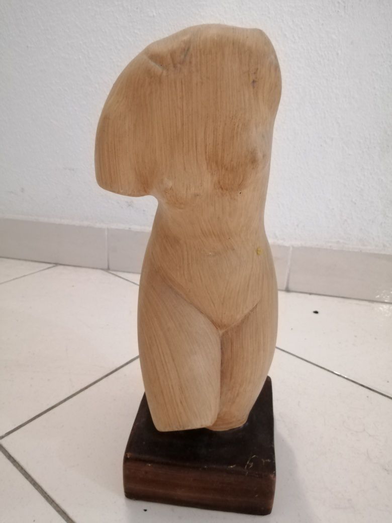 Estatueta parte corpo