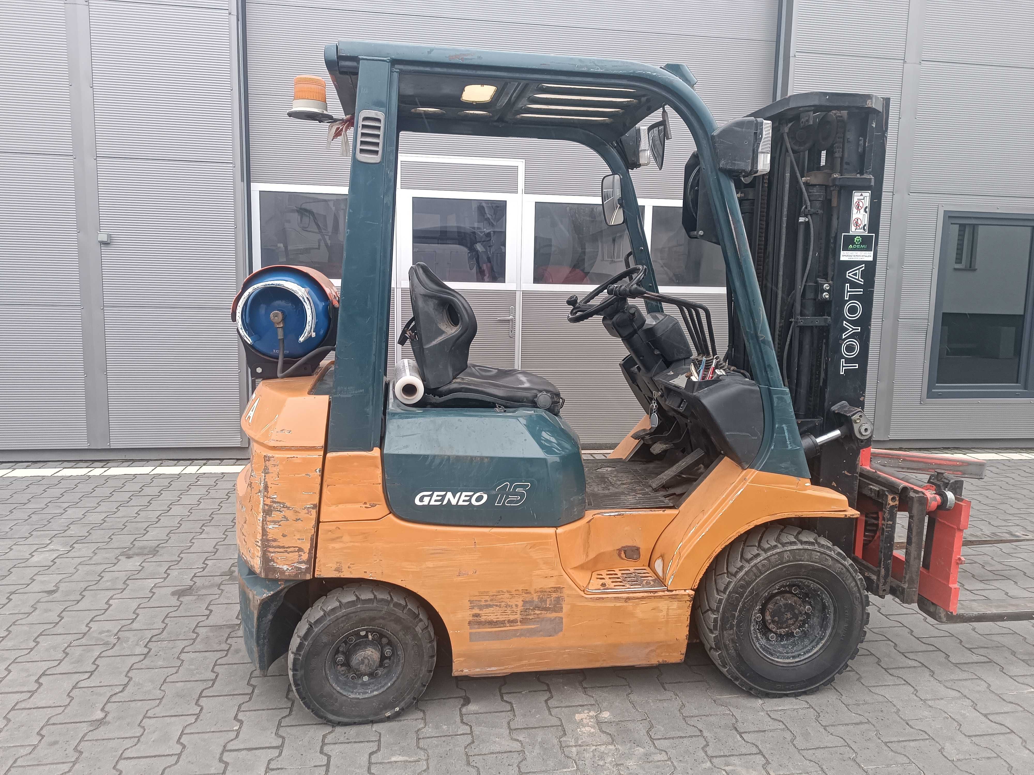 Wózek widłowy toyota 02-7FGL15 Triplex 4,3m Bardzo mały przebieg
