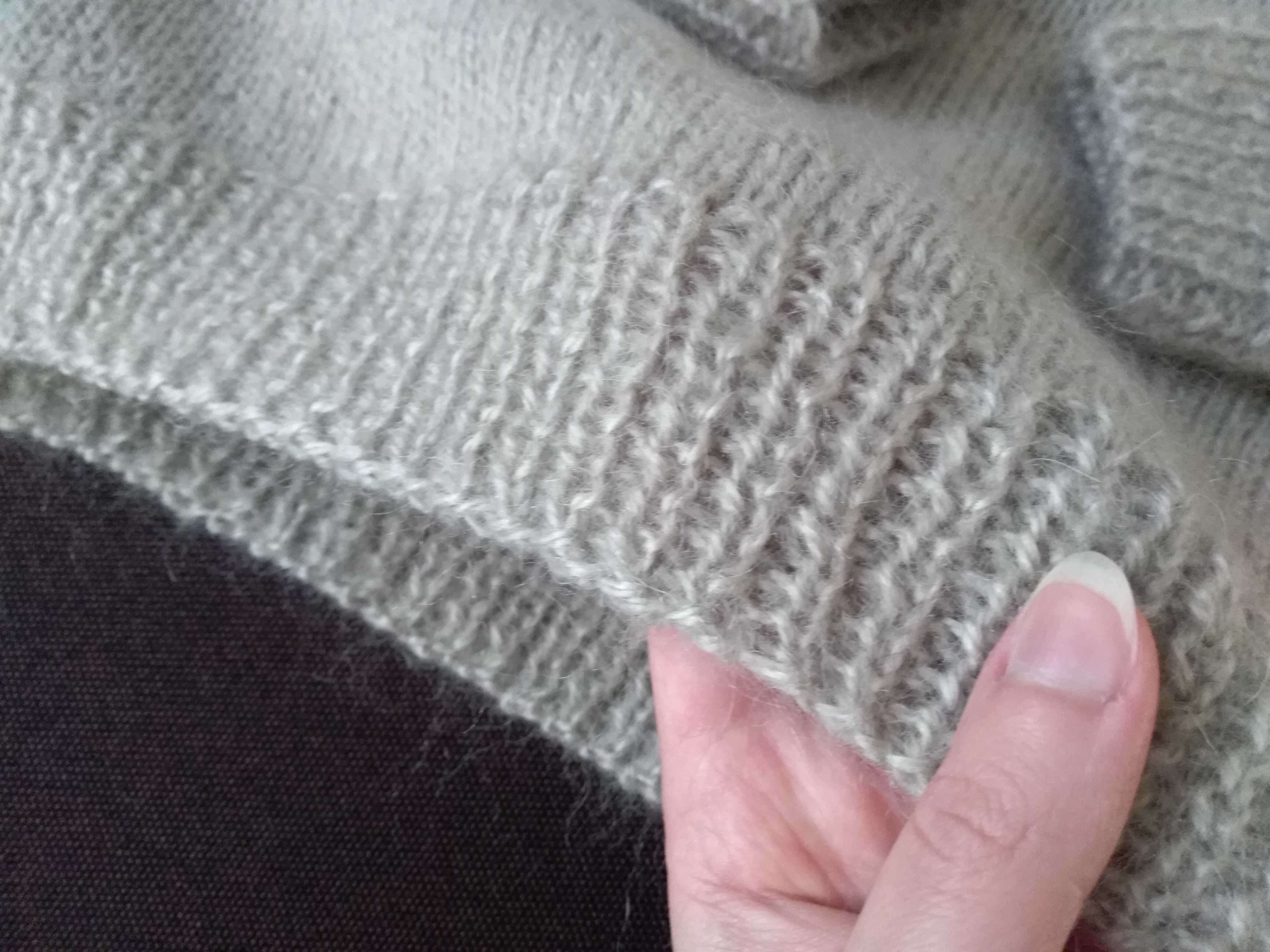 Nowy sweter ręcznie robiony z włóczki moherowej jasnoszary unisex