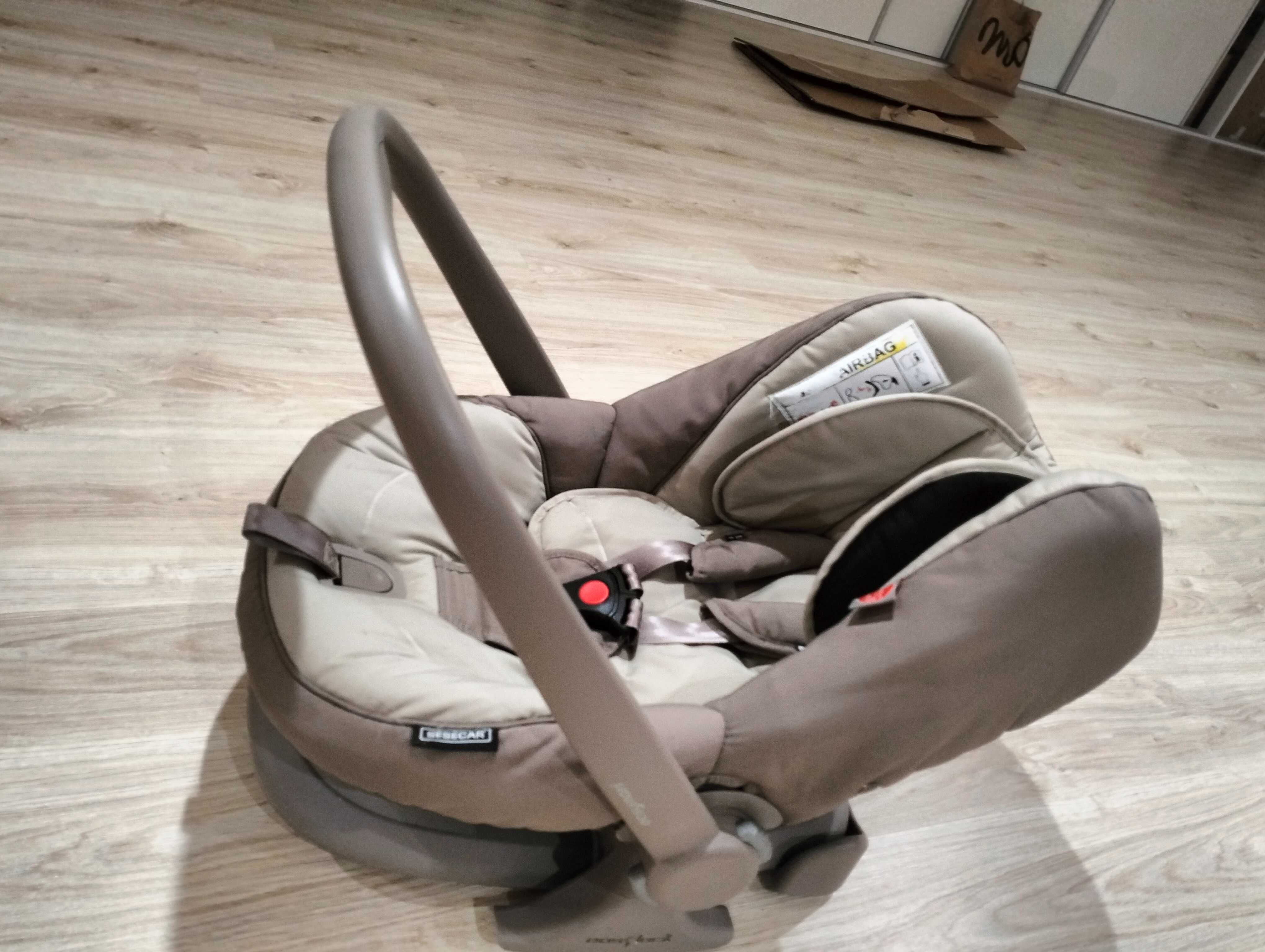 Cadeirinha OVO e Isofix Bébécar
