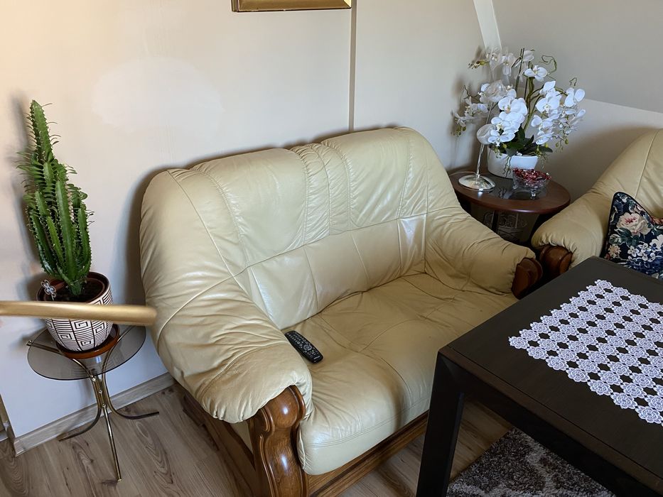 Skórzany wypoczynek 3+2+1 w kolorze kremowym