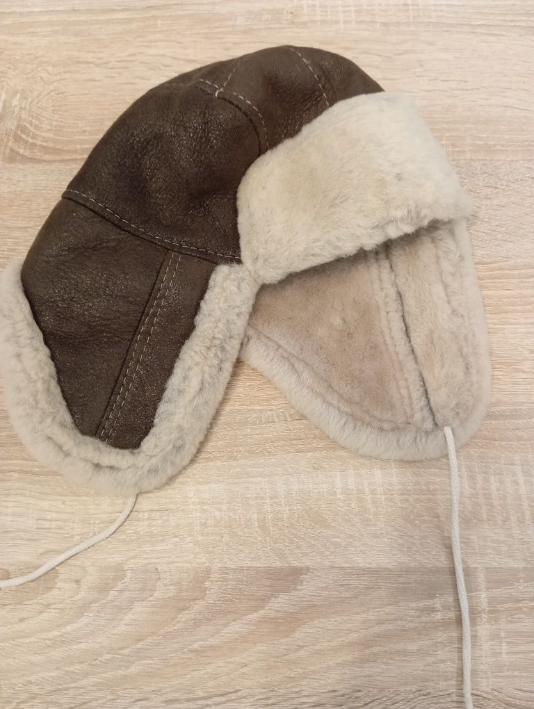 Czapka zimowa pilotka uszatka, skóra owcza obw 50