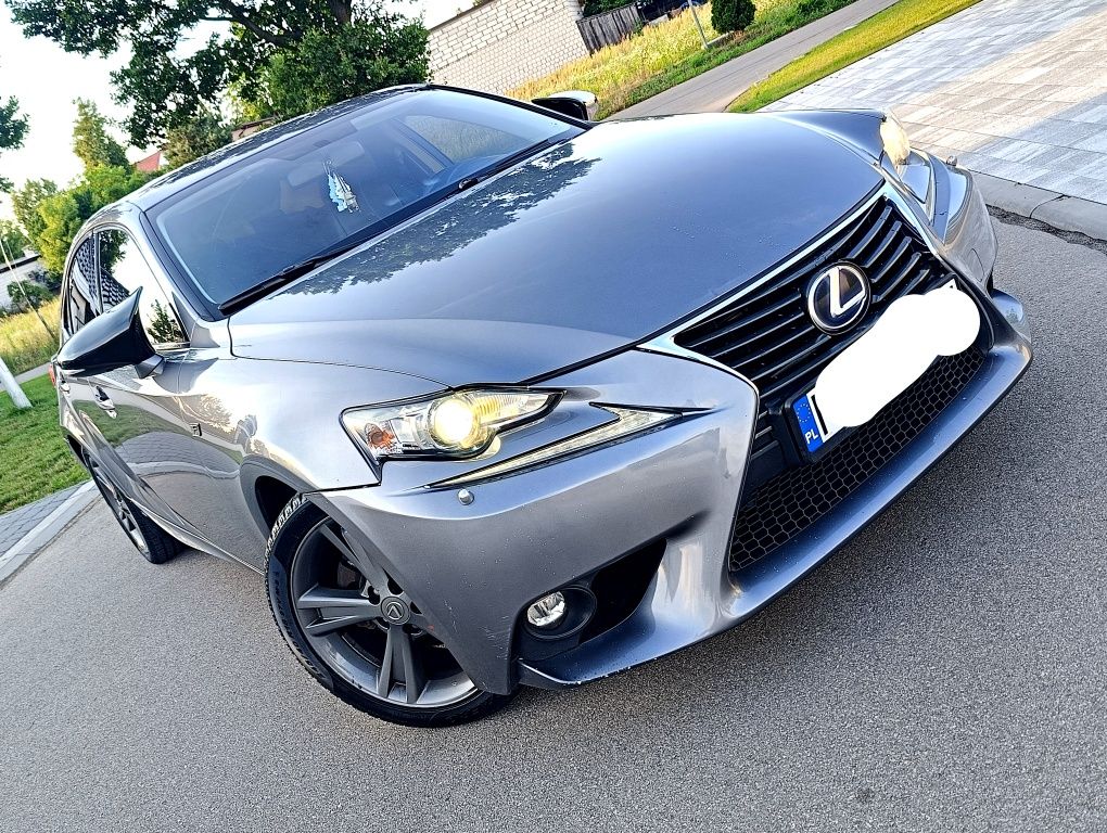 Lexus is300 hybrid 5.5l/100 zamiana