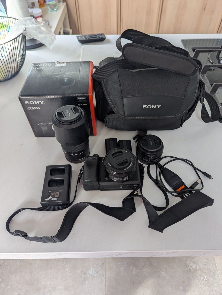 SONY A6300 + 3 obiektywy + akcesoria