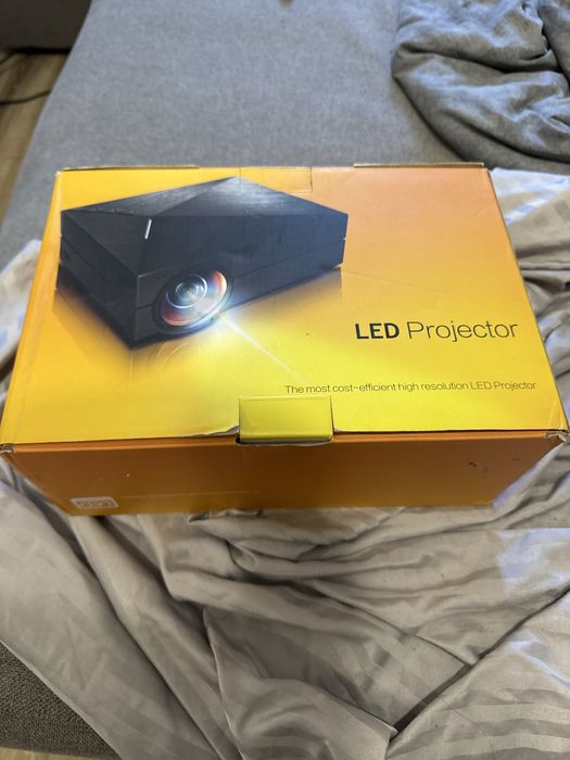 Мощный проектор новый