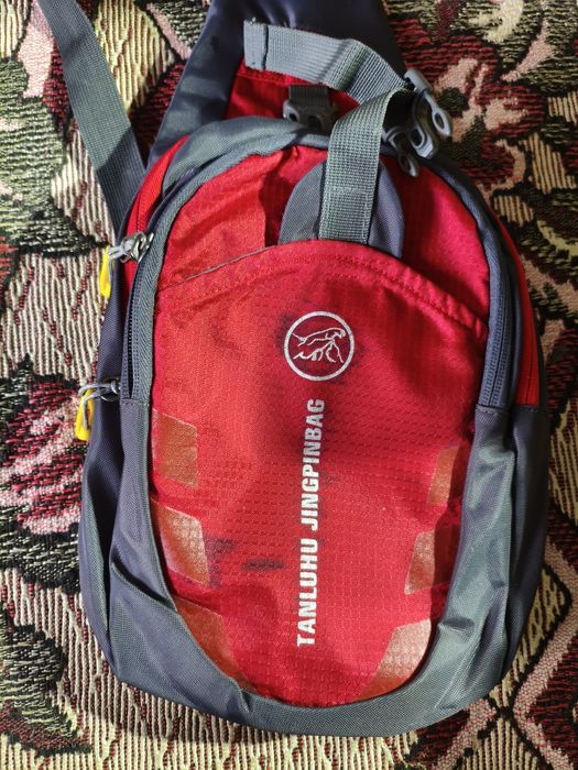 Продаю удобную сумку TANLUHU JINGPINBAG в хорошем состоянии.