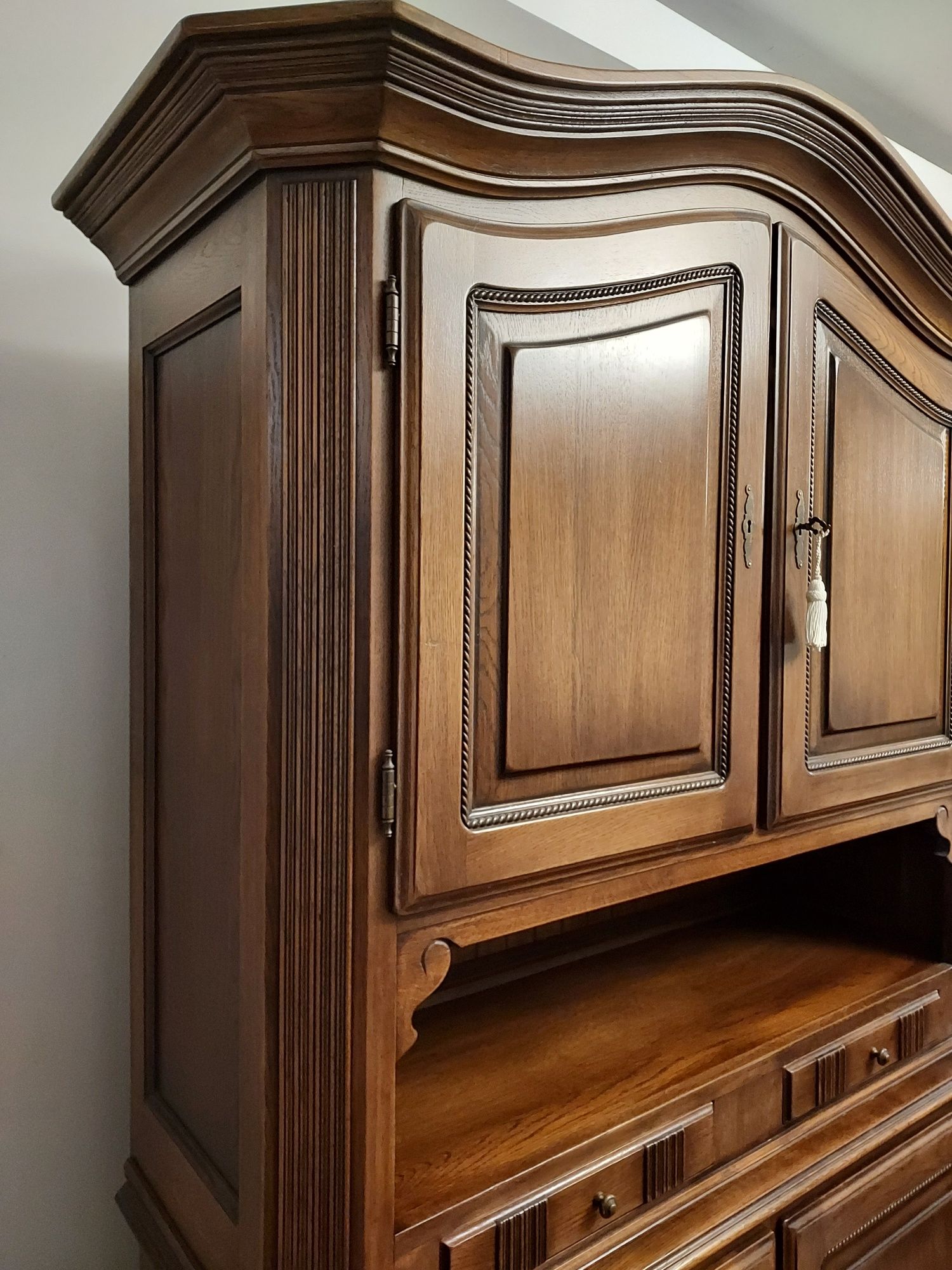 Piekny kredens dębowy lity dąb selva 133 cm x 215 cm