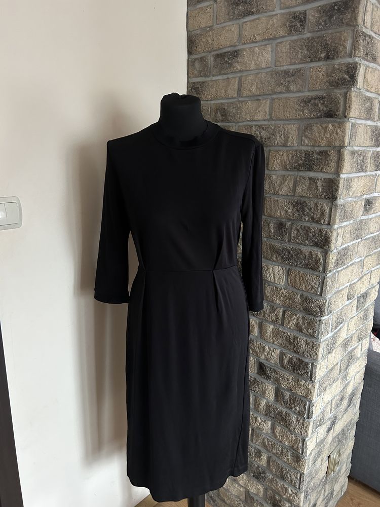 Czarna wiosenna wiskozowa sukienka roxmiar S/36 COS