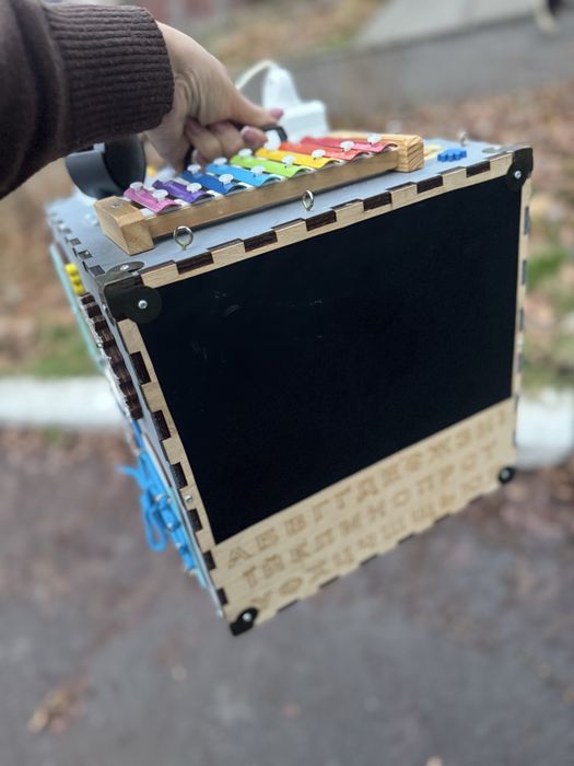 Розвивальний бізіборд для дітей