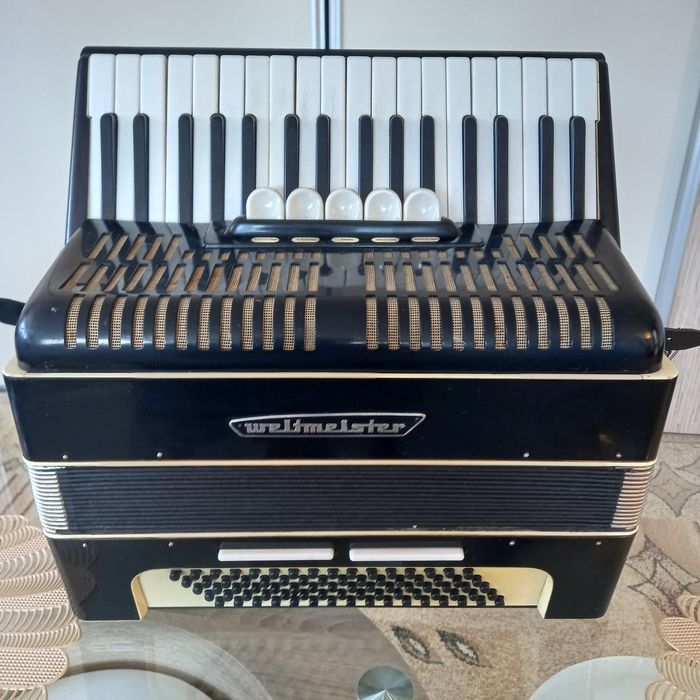 Akordeon Weltmaister 80 basow. 1100 zl