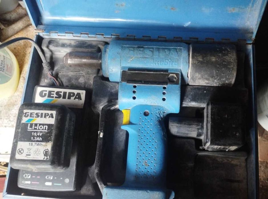 Заклепочник Gesipa AccuBird та зварювальний апарат ПАТОН СТШ-251 -4500