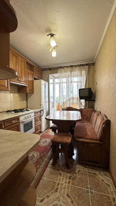 Продаж 3к поруч з центром міста . Міська лікарня