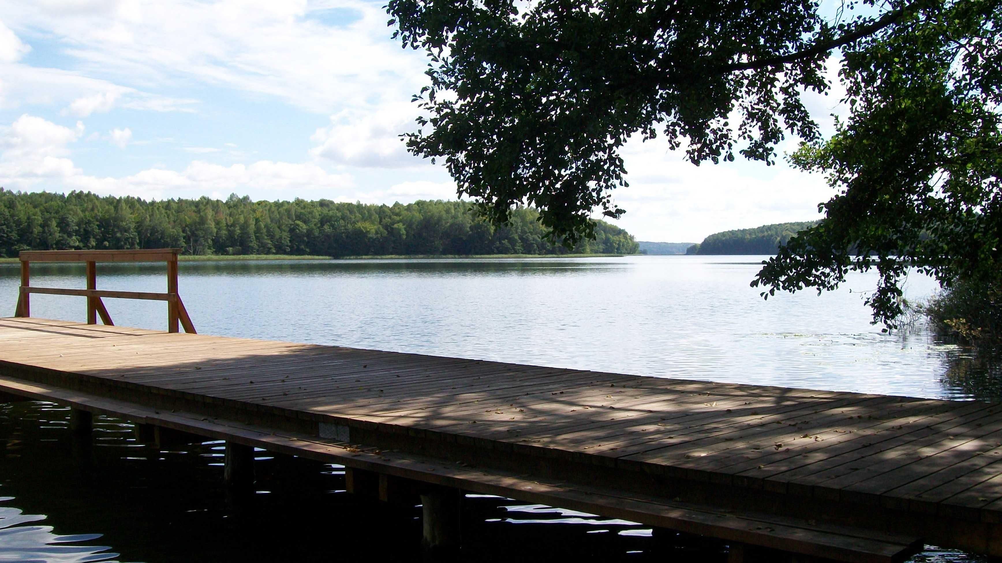 Dom turystyczny nad samym jeziorem Narie (Warmia i Mazury).