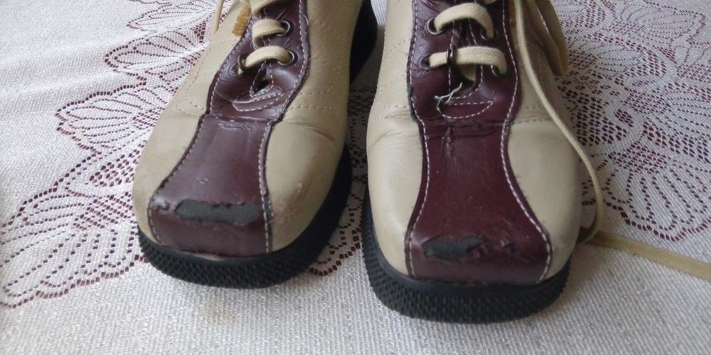 Жіноче взуття, віддам безкоштовно