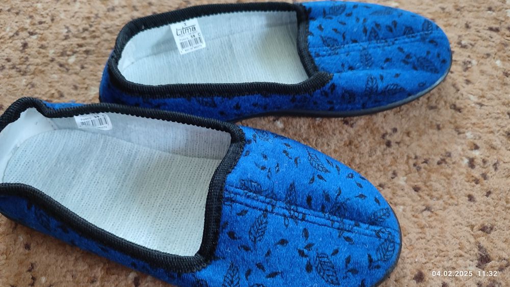 Продам шкіряні макасини,і тапочки