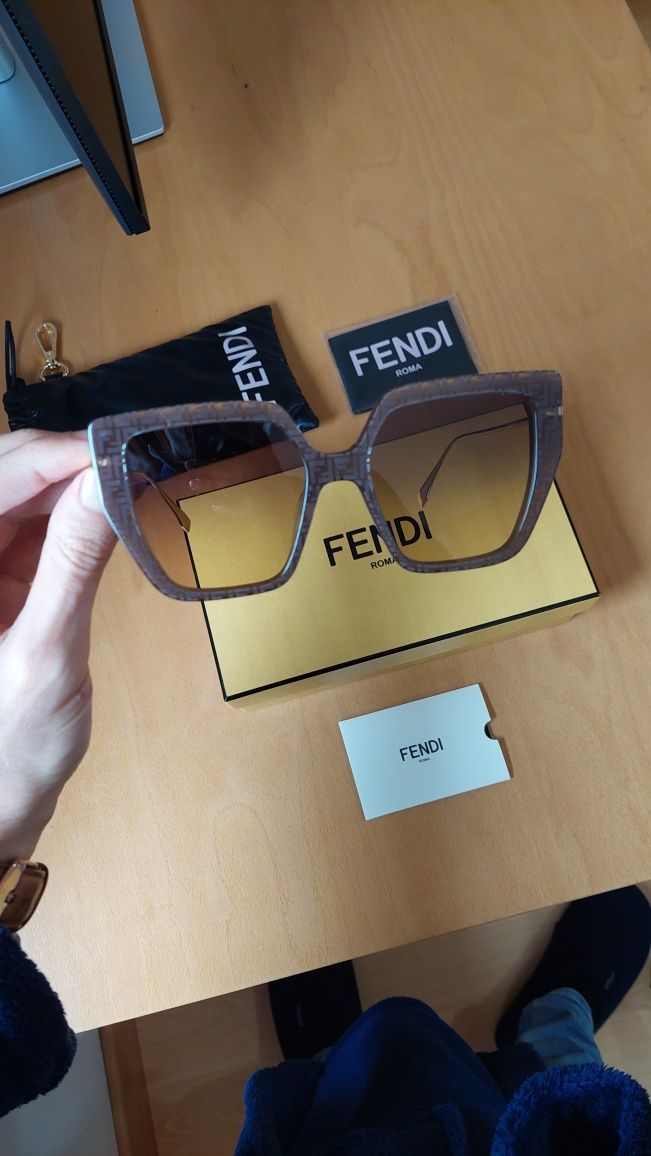 Óculos de sol FENDI como novos (FN000579) - Senhora