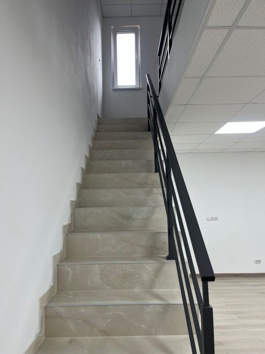 Комерційне приміщення в центрі міста Рахів.