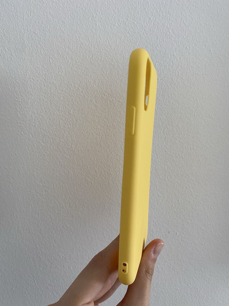 Capa iPhone 11 amarela