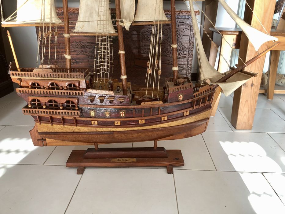 Barco em madeira antigo