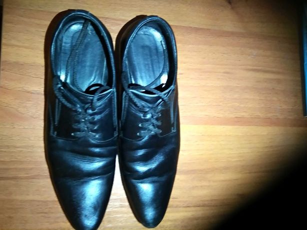 Чорні шкіряні чоловічі туфлі , 41 розміру, б/у.