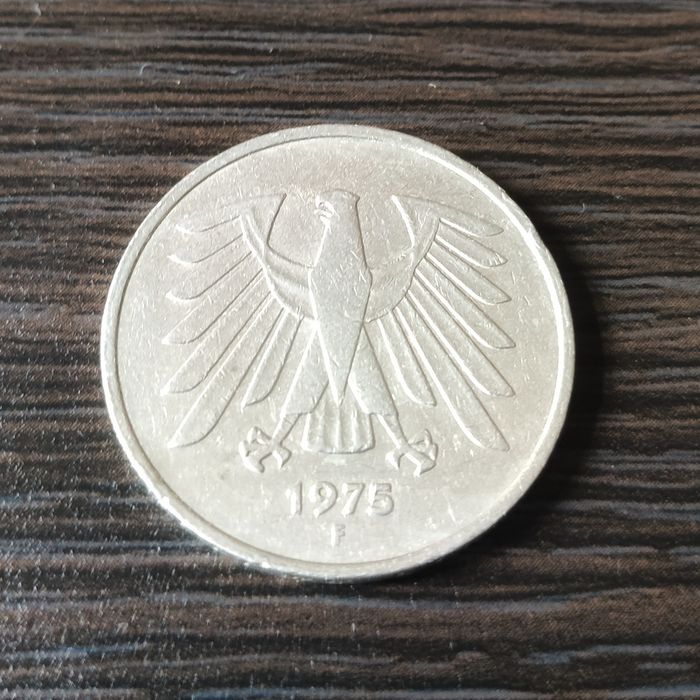 5 Marek 1975 seria F