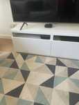Movel televisao con algumas marcas