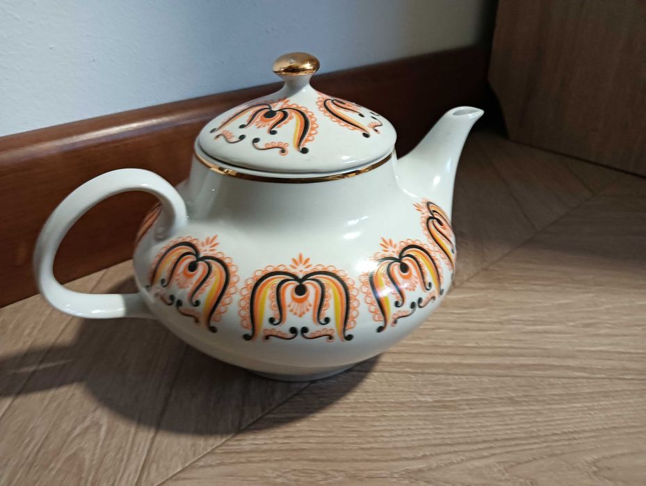 Dzbanek porcelanowy na herbatę imbryk