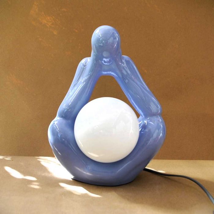 Lampa stojąca ceramiczna- człowiek, fioletowa, z kloszem