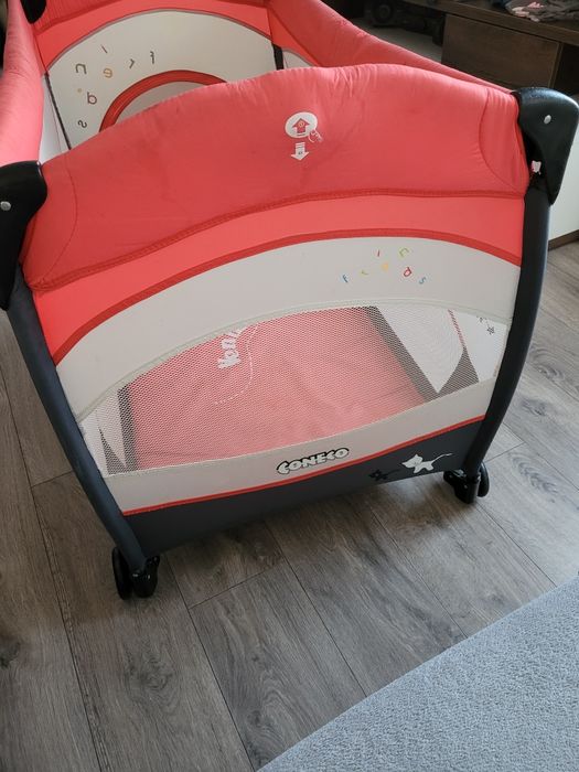 Łóżeczko turystyczne różowe Coneco Venus kółka hamulce składane
